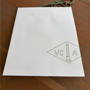 Van Cleef & Arlen’s gift bag